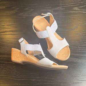 Vionic Kaytie Wedge Sandals